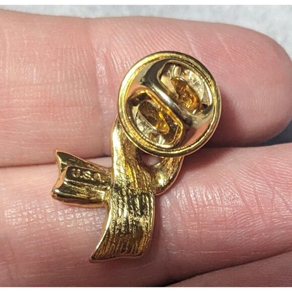 Vintage Patriotic USA Ribbon Right White And Blue Enamel Lapel Pin - Picture 4 of 4